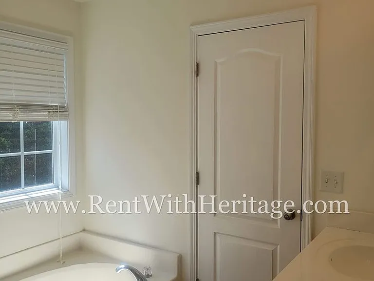 6484 Barkston Trce — Photo 28