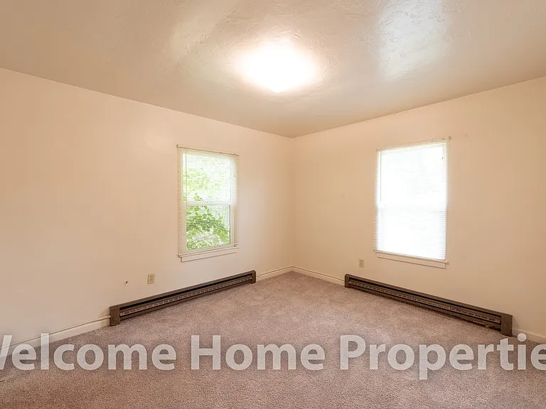 36 NE Ash Ave — Photo 7