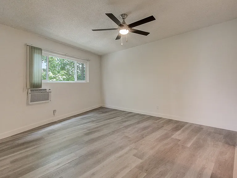 Ethel Avenue Apartments — Photo 45