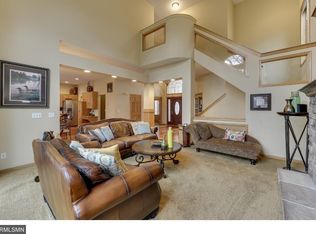 9101 Stratford Xing, Minneapolis, MN 55443