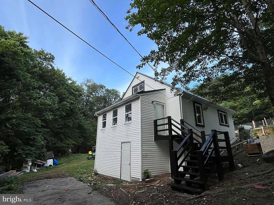 2nd image of 3267 Valley Rd