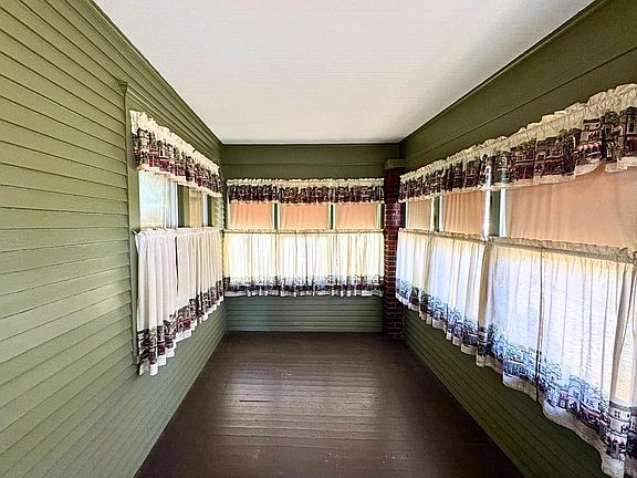 4th image of 720 Monroe AVENUE