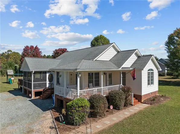 5423 Mill Pointe Ln, Efland, NC 27243
