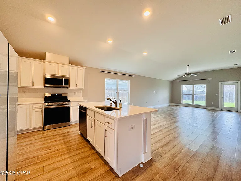 290 Bayou Bend Ln — Photo 2