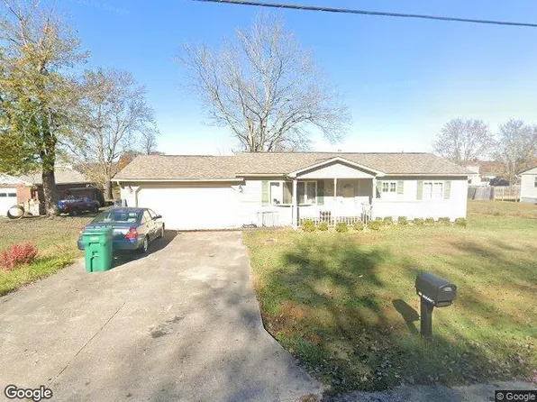 216 Pinewood Dr, Hurricane, WV 25526