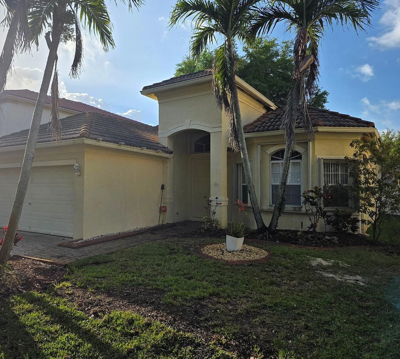 4 bed, 1860 sqft, $3,500 — Photo 1