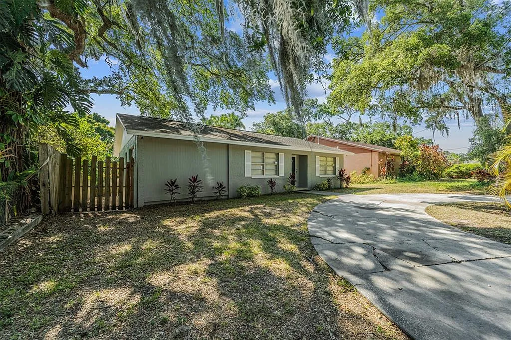 4 bed, 2.0 bath, 1762 sqft, $2,095 — Photo 2