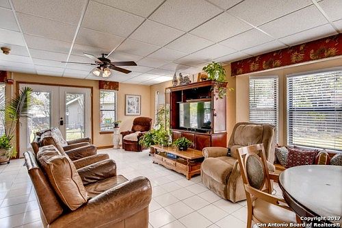 4th image of 1002 Gallatin Dr