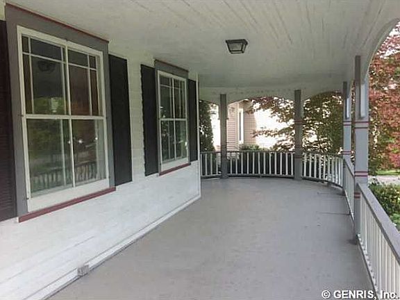 3rd image of 51 E Main St