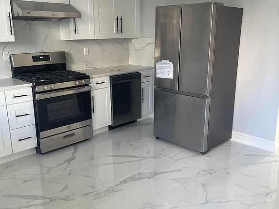 2nd image of 26-11 14th St Floor 1