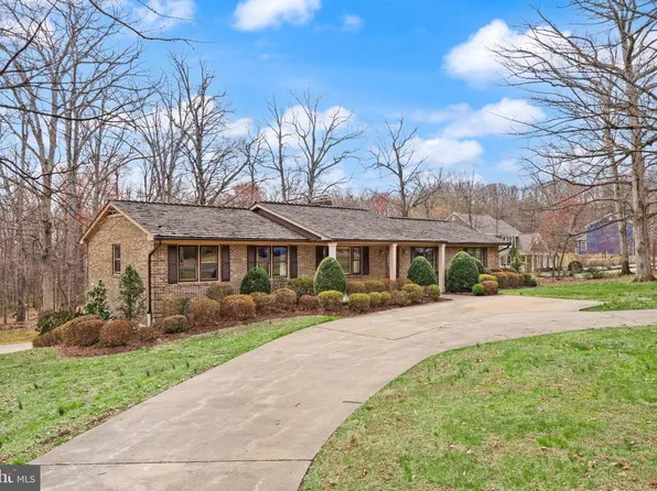 3801 Russell Rd, Woodbridge, VA 22192