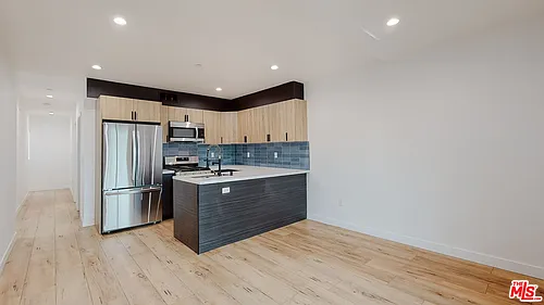 6811 Gloria Ave Photo 1