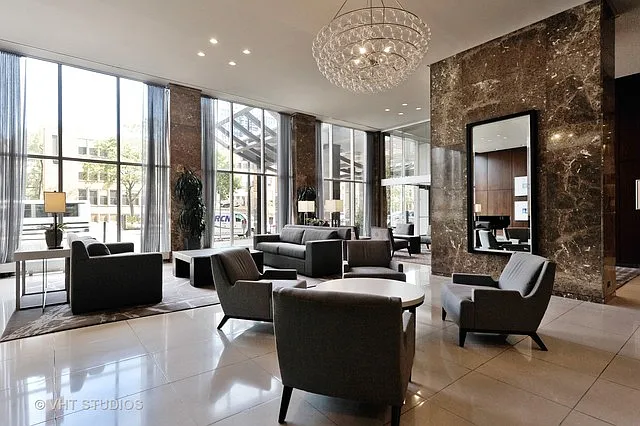 655 W Irving Park Rd #2106 — Photo 2