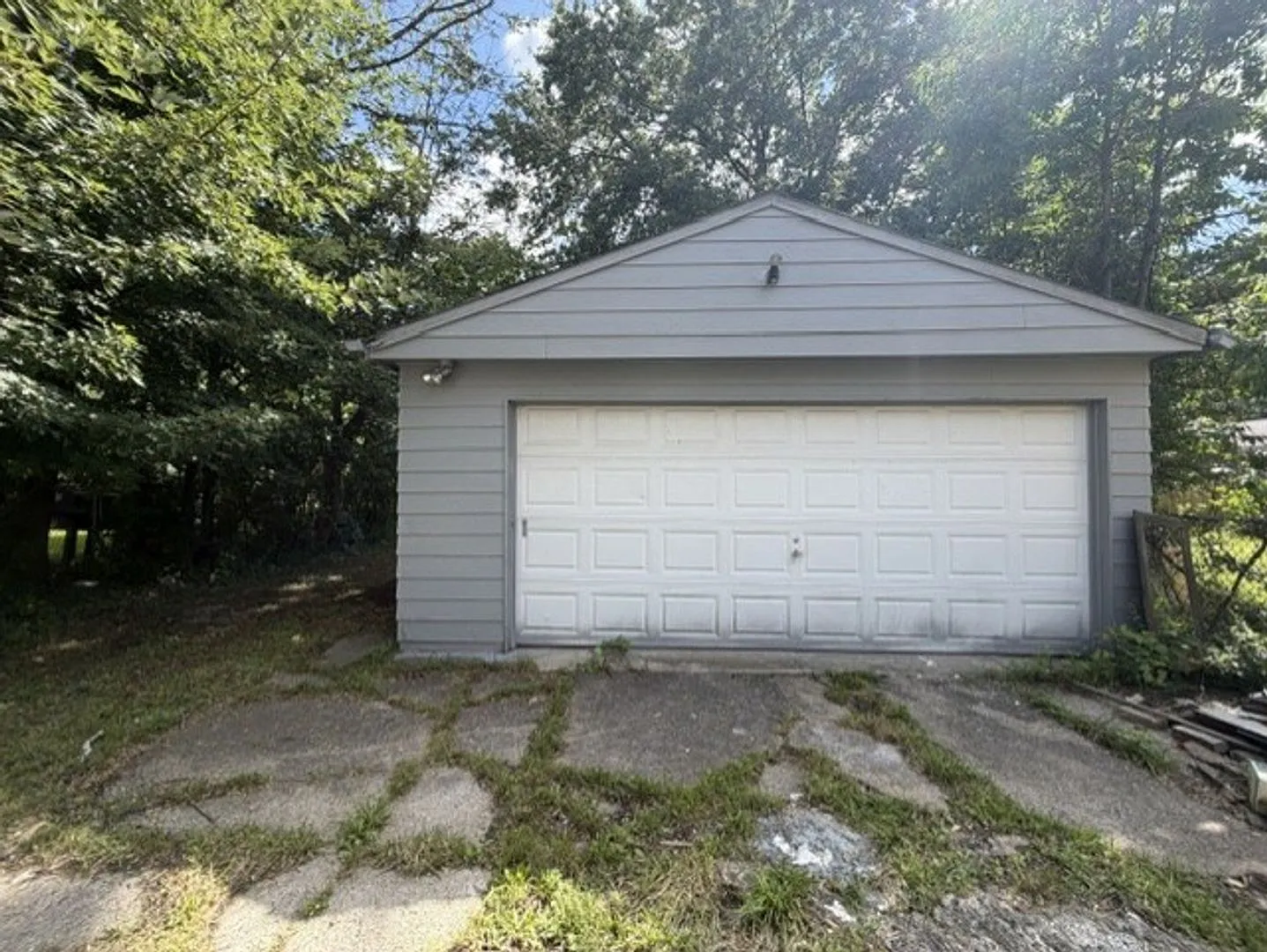 Move-In Ready 3-Bedroom Home with 1.5 Baths and Detached Garage! — Photo 2