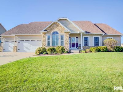 801 Iowa Dr, Le Claire, IA, 52753