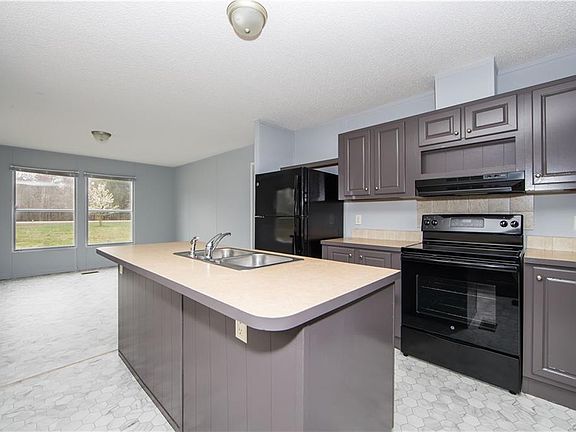 4th image of 5 Landus Dr