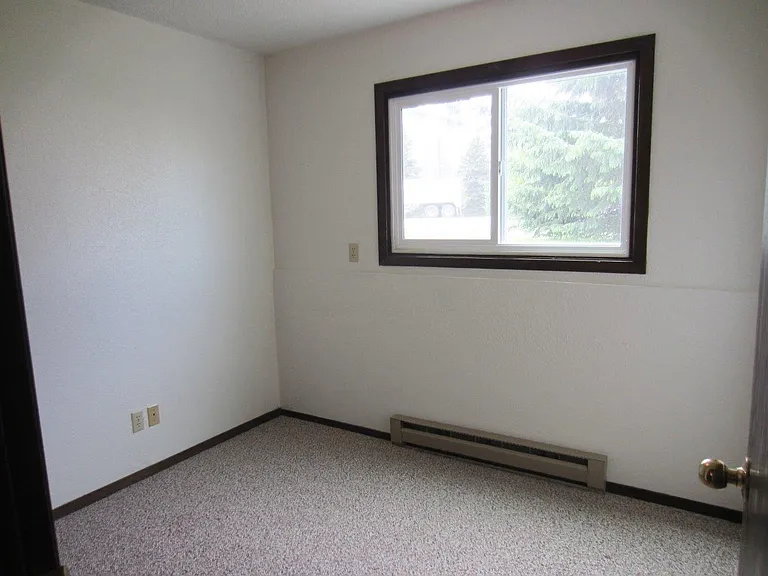 Dakota Village Apartments — Photo 8