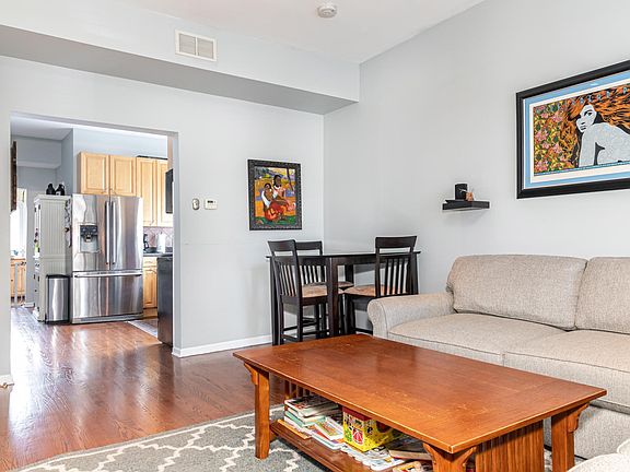 3rd image of 3113 N Washtenaw Ave #2