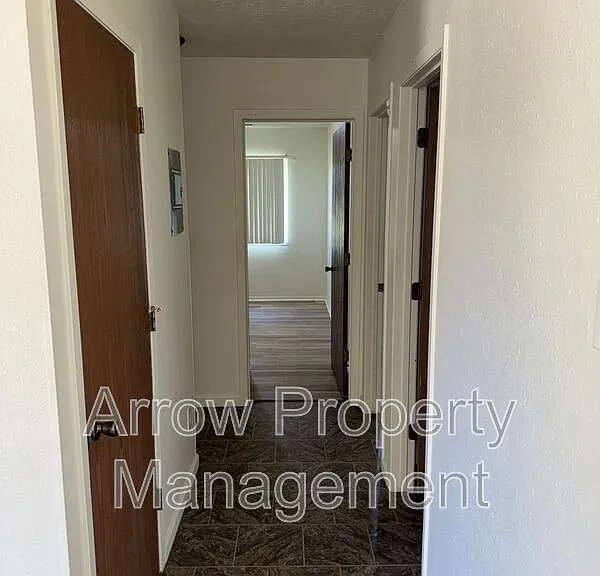 305 N East St #11 — Photo 5