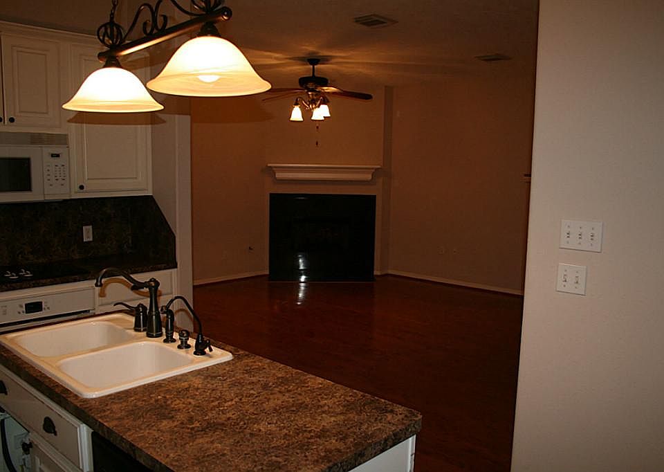 1st image of 10566 Parkside Dr