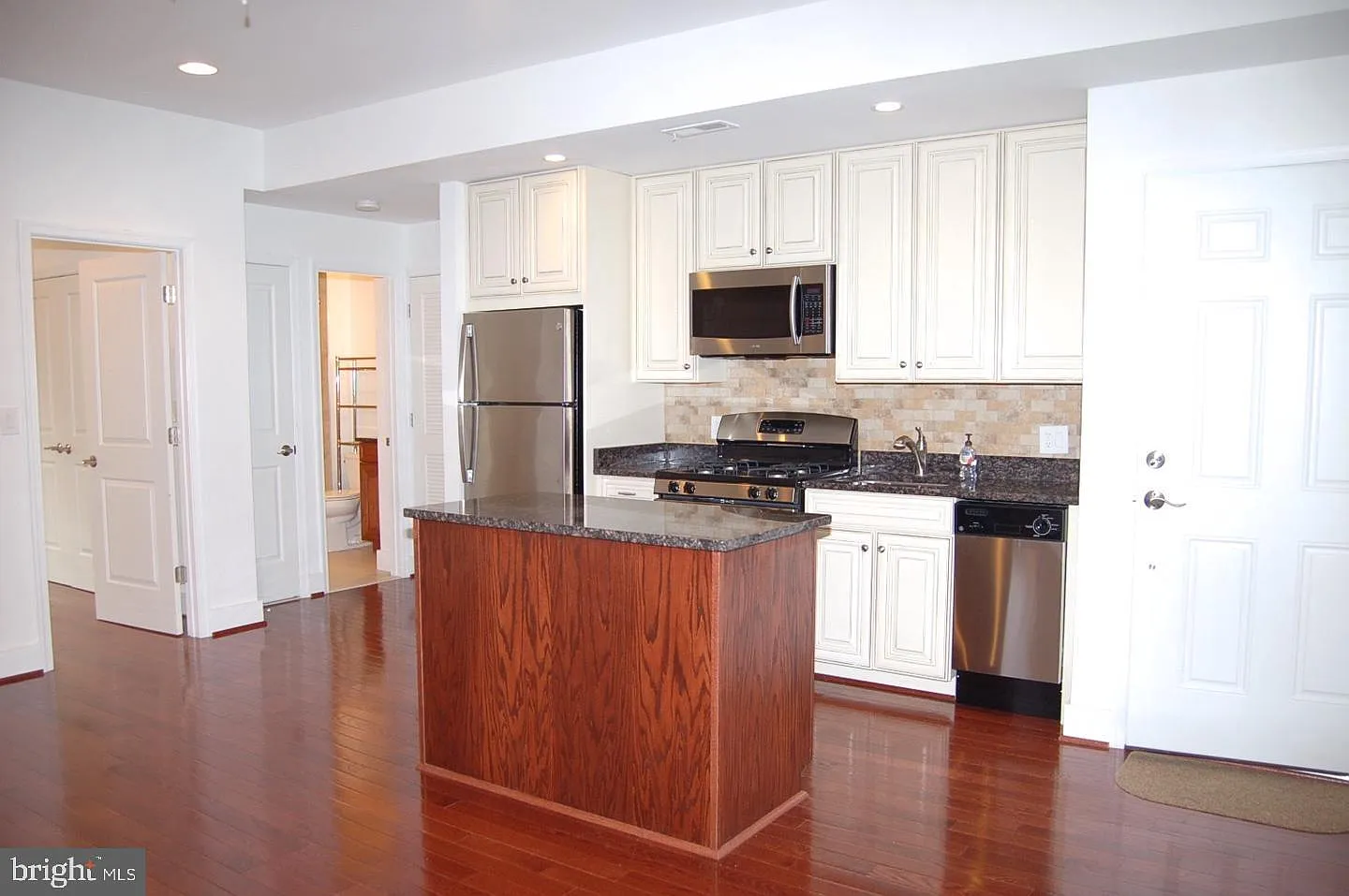 1 bed, 1.0 bath, 580 sqft, $1,850 — Photo 1