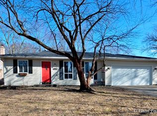 125 Briarwood Dr, Elgin, IL 60120
