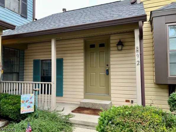 92 Wood Duck Ct, Hackettstown, NJ 07840