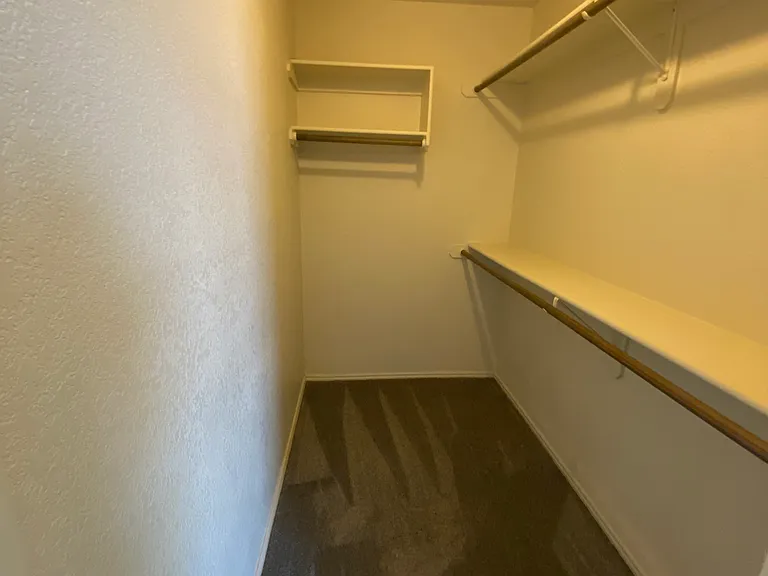 Master Bedroom Large Walk-in Closet