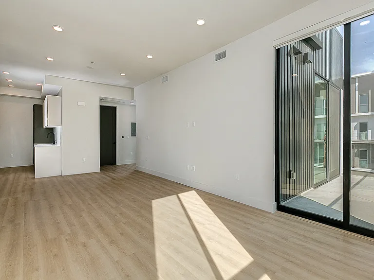 CODA — Photo 49