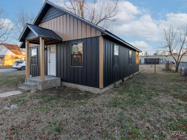 802 W 1st Street, West Plains, MO 65775