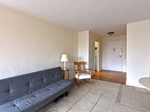 400 Central Park West 8E image 2 of 6