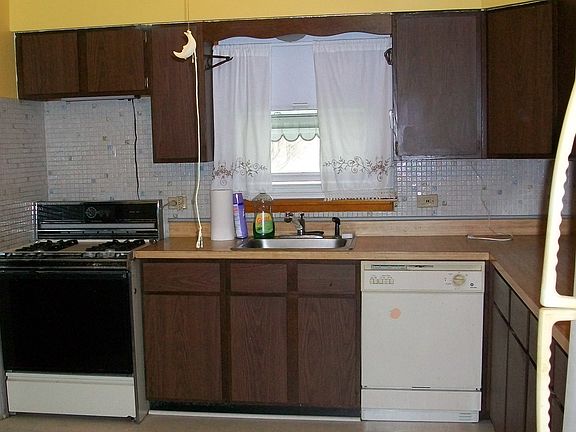 4th image of 8559 Oak Park Ave