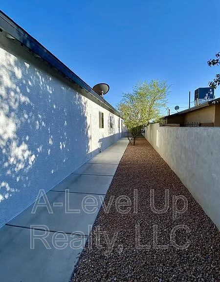 231 W 28th St — Photo 33