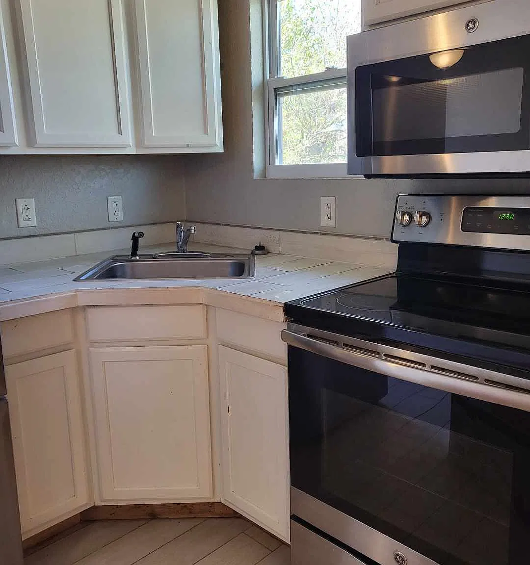 1 bed, 350 sqft, $700 — Photo 4