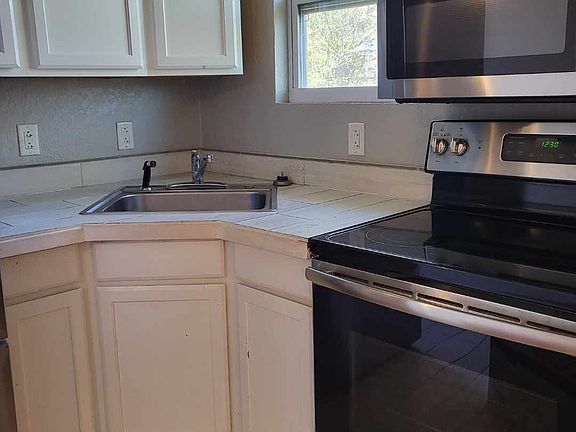 4th image of 1409 E 19th St #1/2