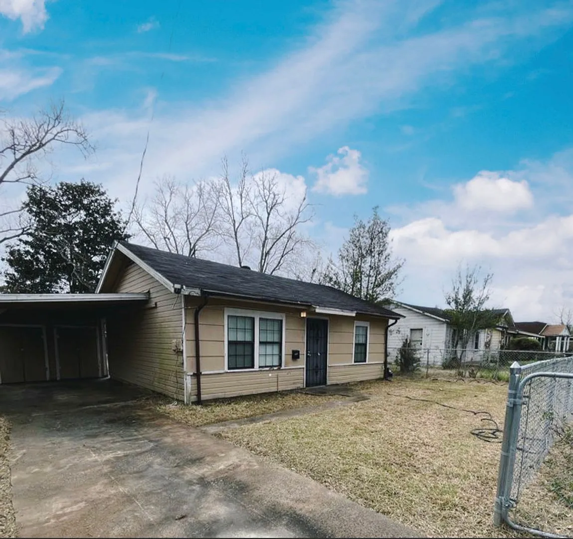 2-Bed/1-Bath Single-Family Home in Beaumont — Photo 1