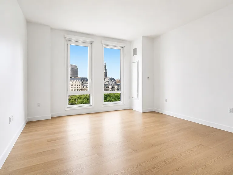 200 Montague St #15E — Photo 2