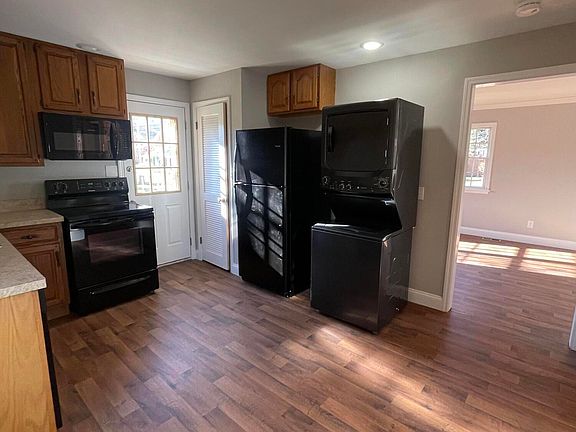 5th image of 130 Stokes Ave
