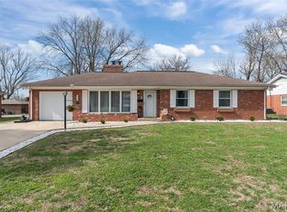 204 Southgate Dr, Belleville, IL 62223