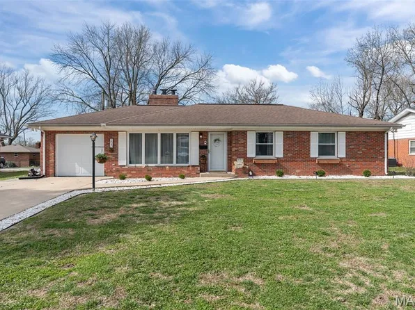 204 Southgate Dr, Belleville, IL 62223