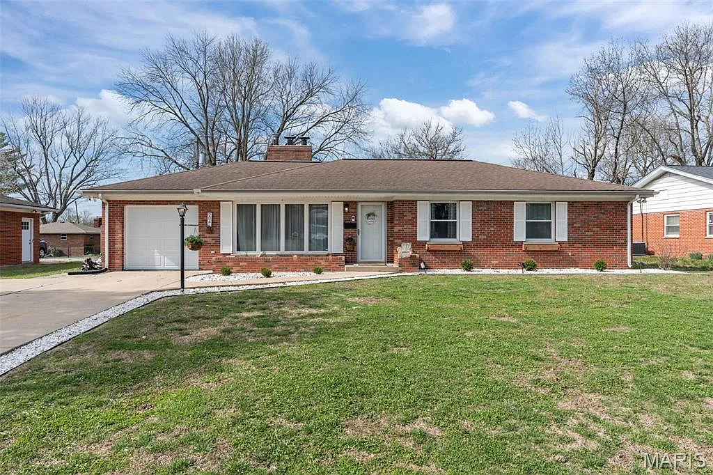 204 Southgate Dr photo 1