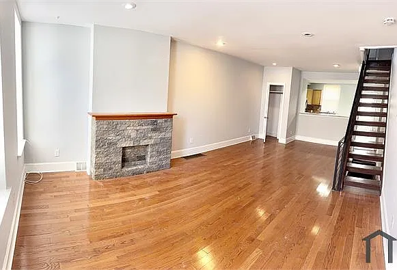 2 bed, 900 sqft, $1,850 — Photo 3