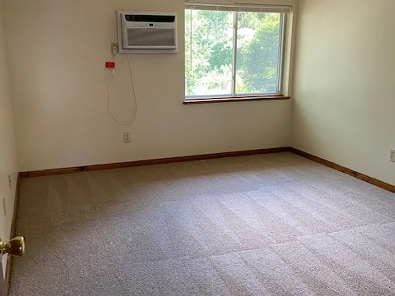 52 Village Green Rd — Photo 43
