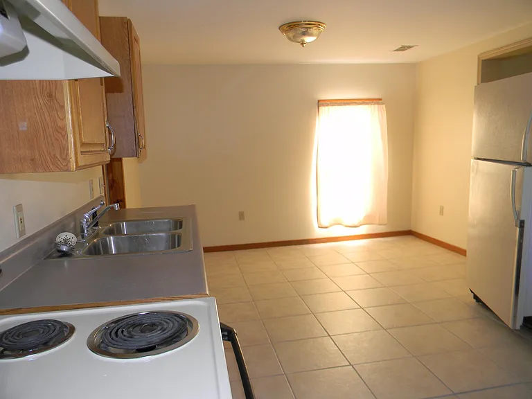 636 E Grand River Ave — Photo 5