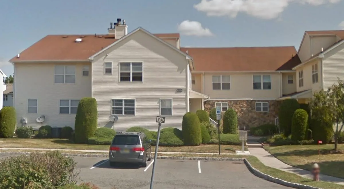 2 bed, 1.5 bath, 1100 sqft, $2,400 — Photo 1