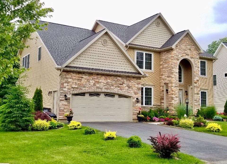 1st image of 12 Lussier Dr