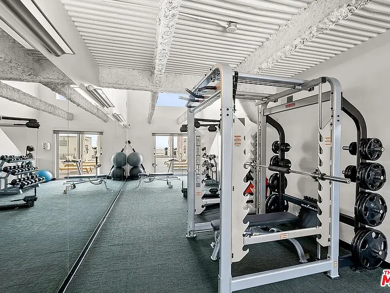 838 N Doheny Dr #402 — Photo 18