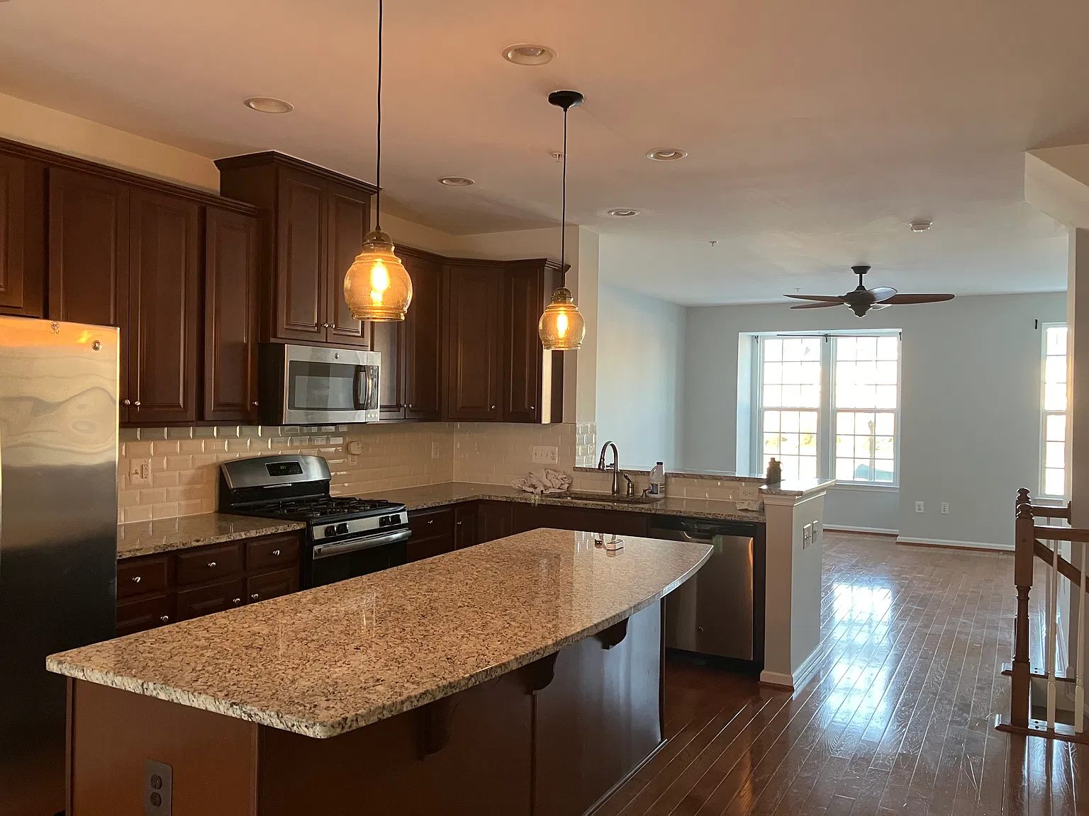 4 bed, 2136 sqft, $3,300 — Photo 4