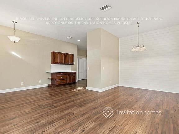 4th image of 621 Sand Ridge Dr