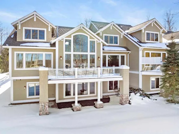 6182 Quarry Ridge Dr, Petoskey, MI 49770